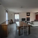 Villa Villa *